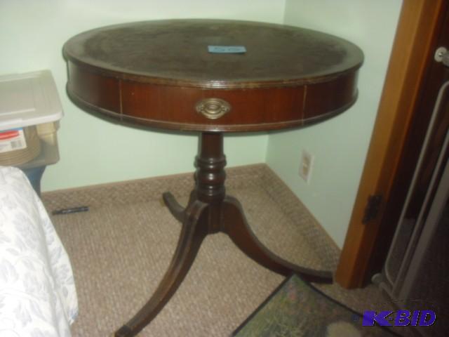 Beautiful Round Occasional Table with 3 legs....