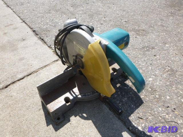 lot 100 image: Makita Power Miter Saw Tested and works...