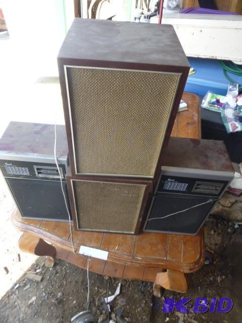 lot 101 image: 4 Small Speakers...