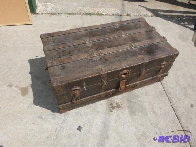 lot 183 image: Vintage Trunk 13 12" X 36" X 19 1...