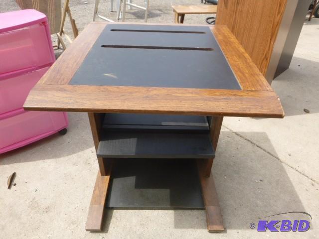 lot 187 image: Small Computer Desk 27" X 24" X 26&...
