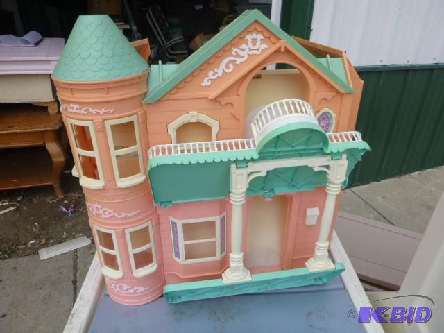 lot 194 image: Doll House...