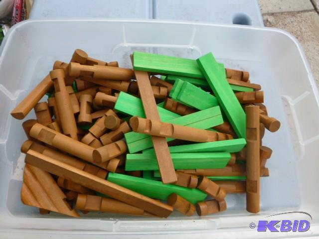 lot 212 image: Tub of Lincoln Logs...