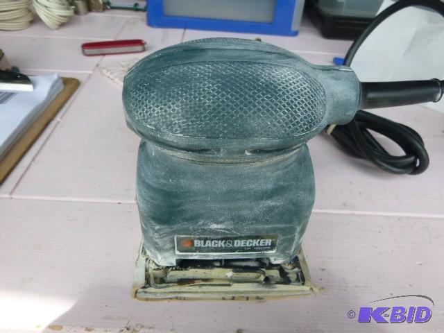 lot 236 image: Black & Decker Palm Grip Finishing Sander...