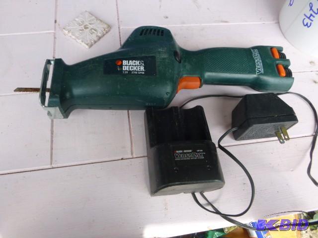 lot 237 image: Black & Decker 7.2 Volt Versa Pack Saw VP...