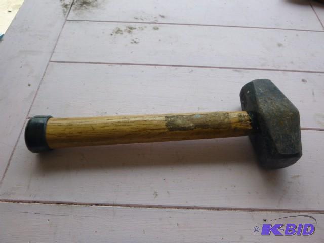 lot 242 image: 3 Pound Maul...
