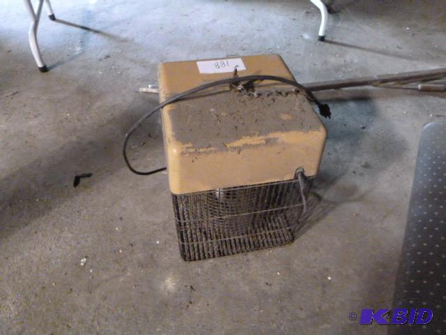 lot 267 image: Bug Zapper Lights up...