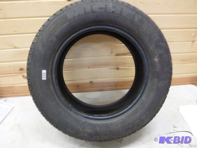 lot 278 image: Michelin MX4 All Season Tire 21565 R16 - loo...