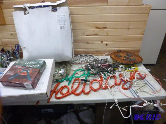lot 282 image: Lot of Miscellaneous Christmas Items...