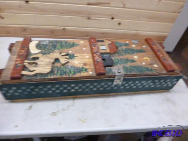 lot 31 image: Decorative Storage Box Could use to store wra...