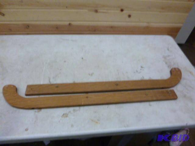 lot 43 image: 2 Wood Ski Decor 36"...