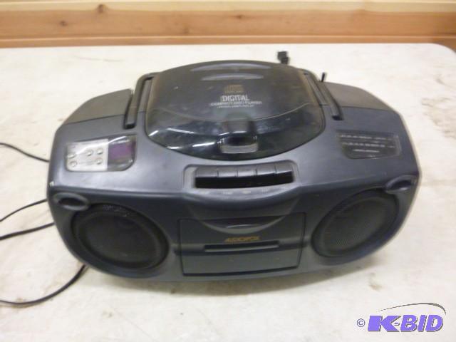 lot 46 image: Audiovox Boom Box CD1892 - Missing battery co...
