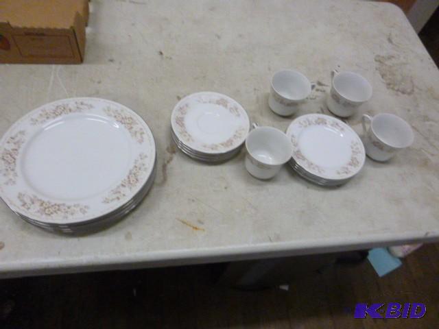 lot 55 image: 4 Piece Elegance Fine China  Floral Prin...