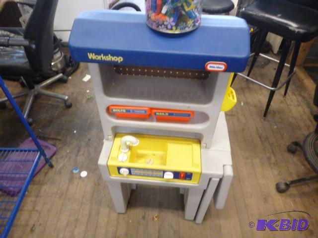 lot 65 image: Little Tikes Workshop Play Unit...