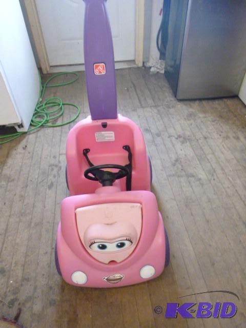 lot 66 image: Step 2 Push Around Buggy Steering wheel, stor...