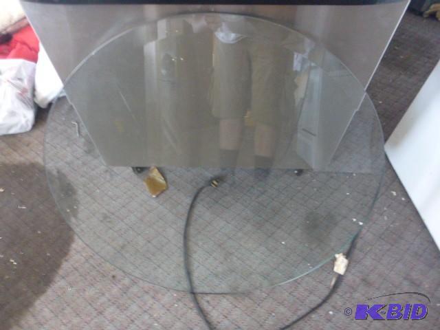 lot 87 image: 3 Glass Table Tops 1 - &nbsp38" diamete...