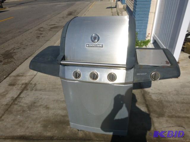 lot 90 image: Perfect Flame Gas Grill With side burner...