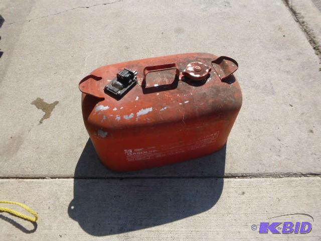 lot 95 image: OMC Outboard Metal Gas Tank 6 Gallon...