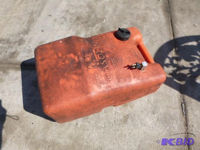 lot 96 image: OMC&nbspPlastic Gas Tank 6.6 Gallon...