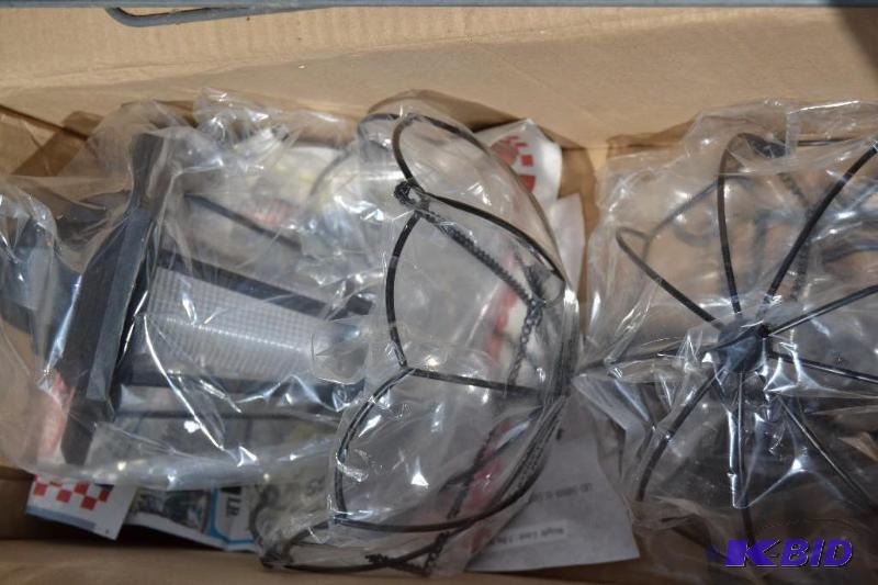 lot 100 image: solar light