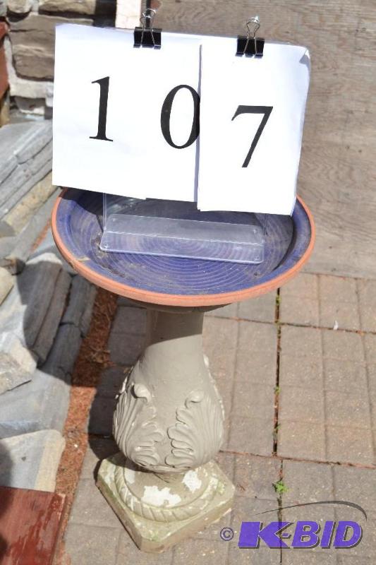 lot 107 image: bird bath