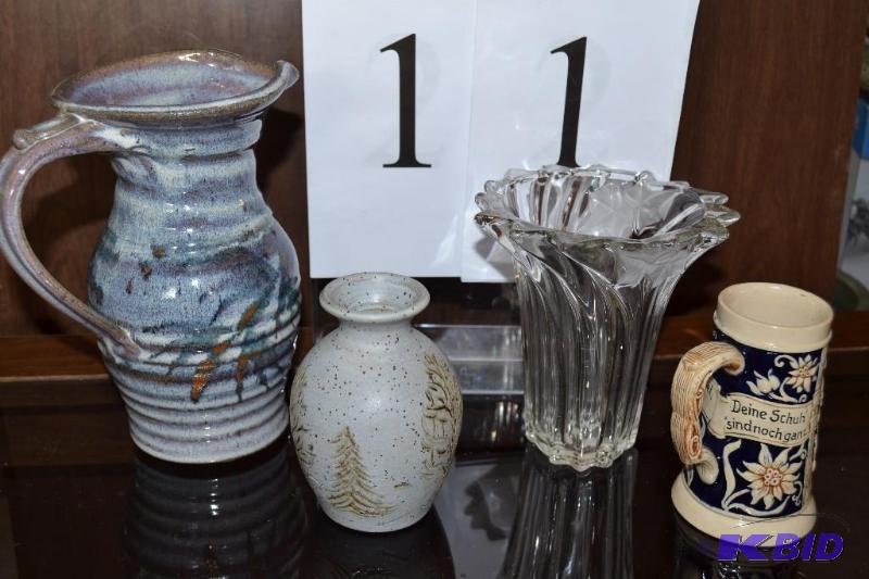 lot 11 image: Housewares