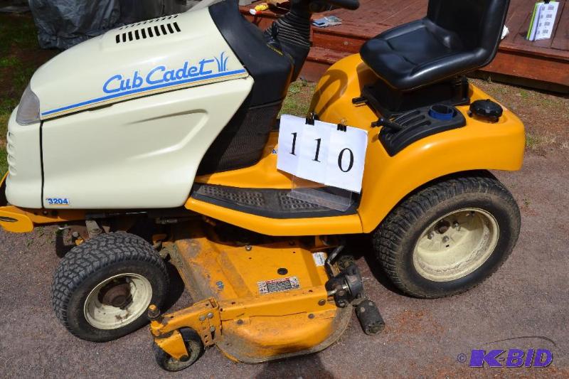 lot 110 image: Cub Cadet Riding lawnmower