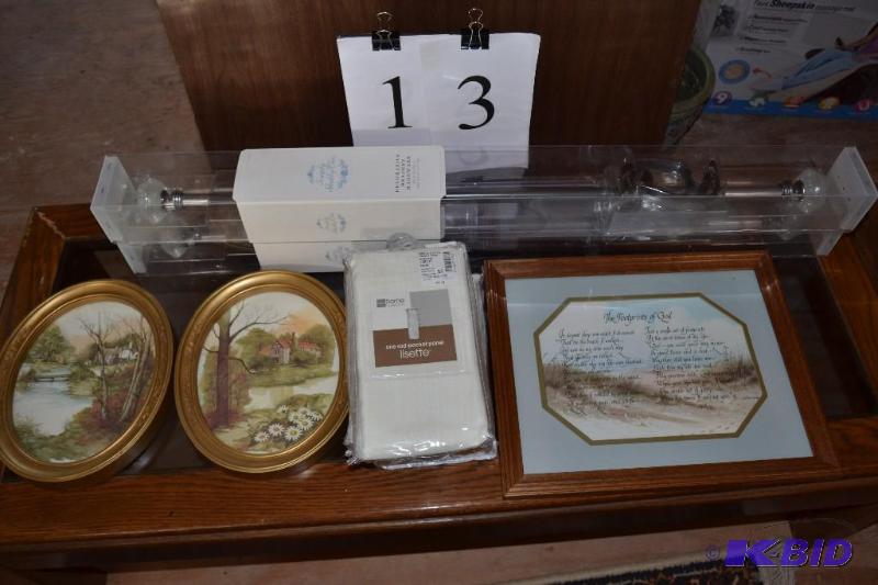 lot 13 image: Home decor