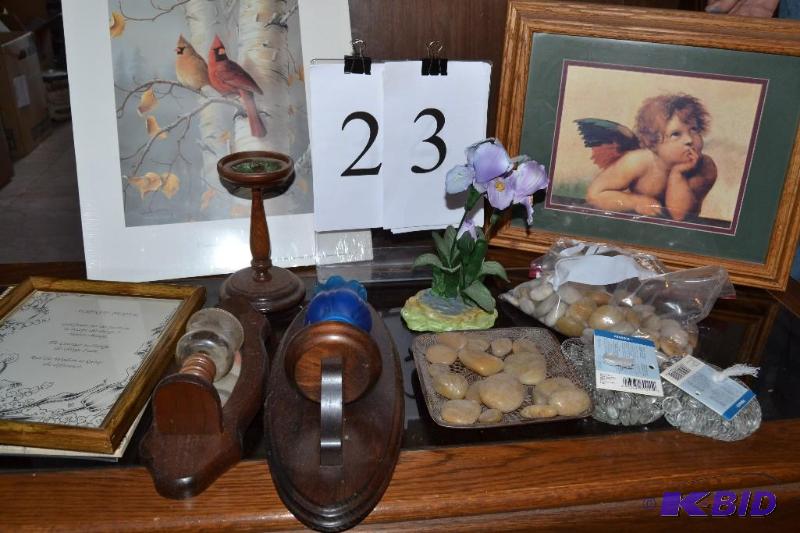 lot 23 image: Home Decor