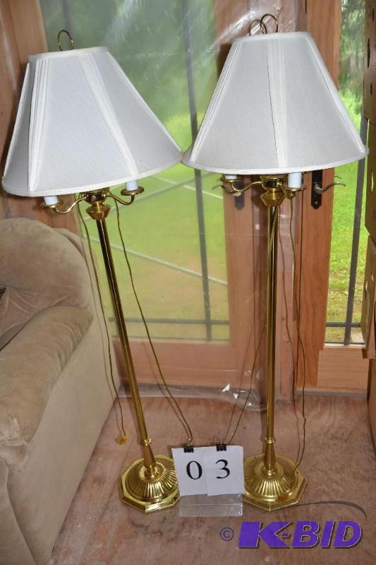 lot 3 image: Floor lamps