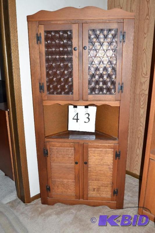 lot 43 image: Corner hutch