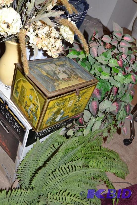 lot 48 image: Artificial flowers