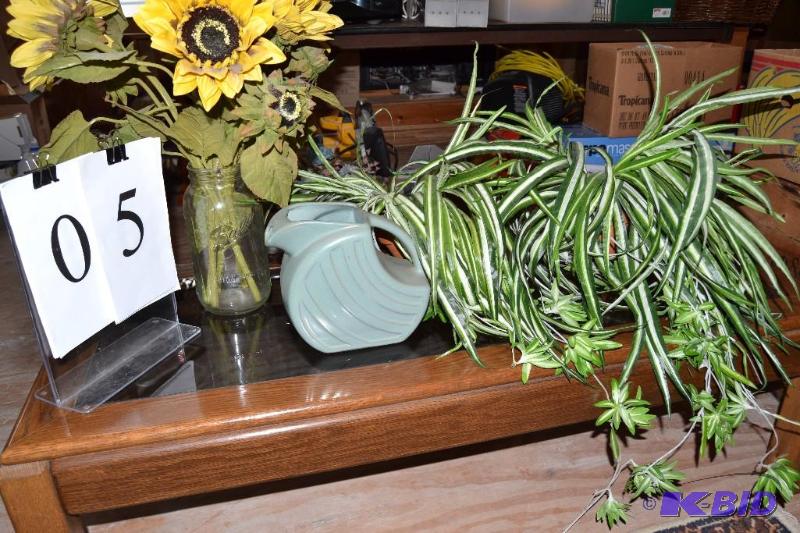 lot 5 image: Home decor