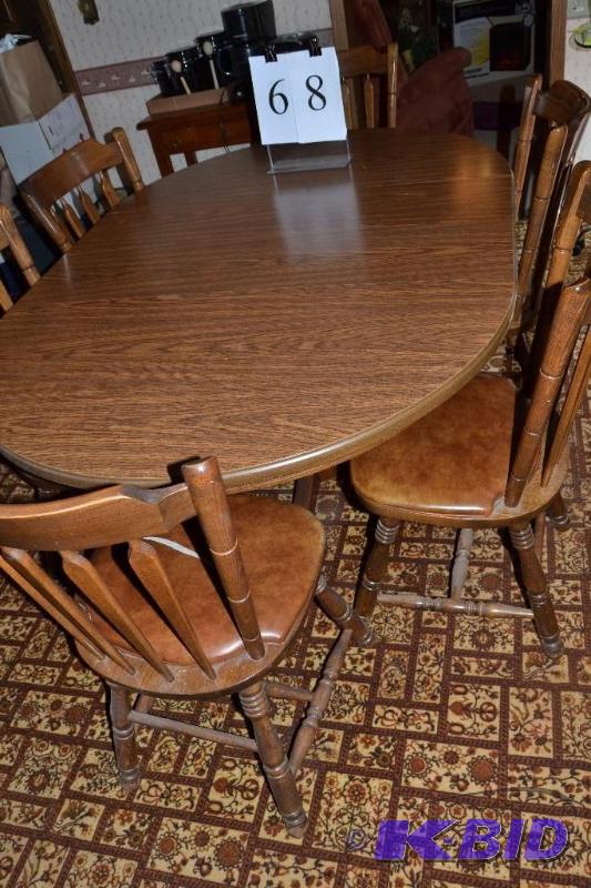 lot 68 image: Dining room table