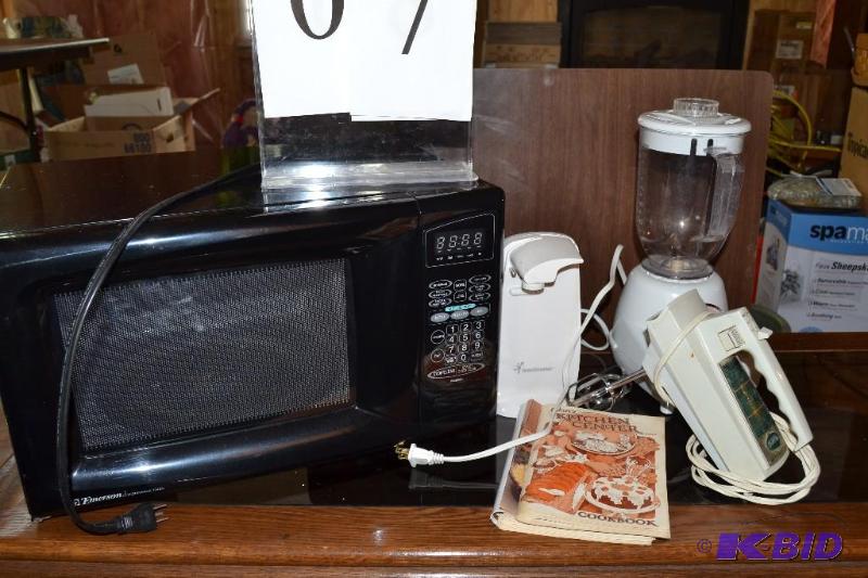 lot 7 image: Kitchen items