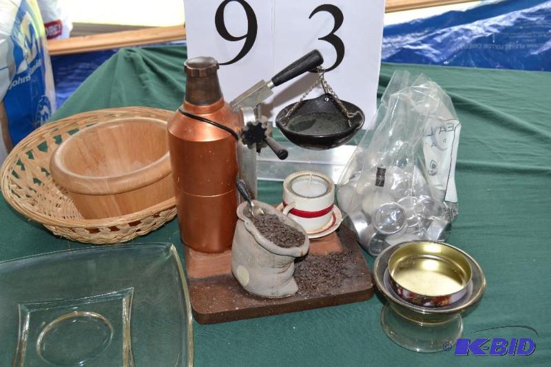 lot 93 image: Home decor