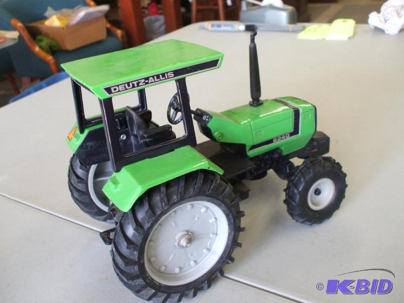 lot 12 image: Tractor