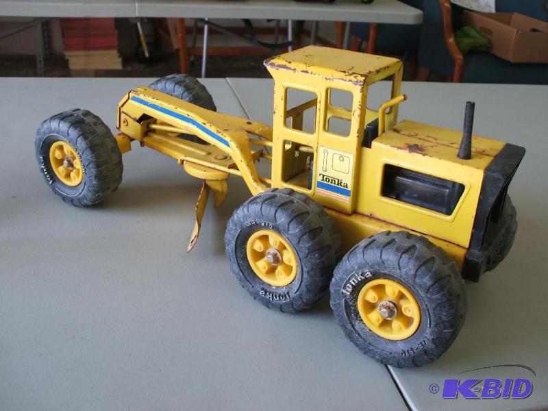 lot 2 image: Road Grater