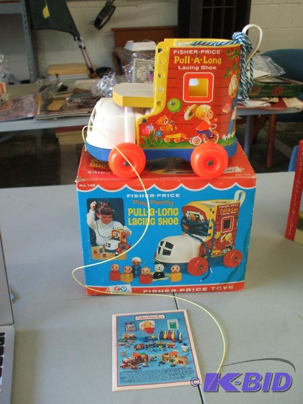 lot 28 image: Pull Toy