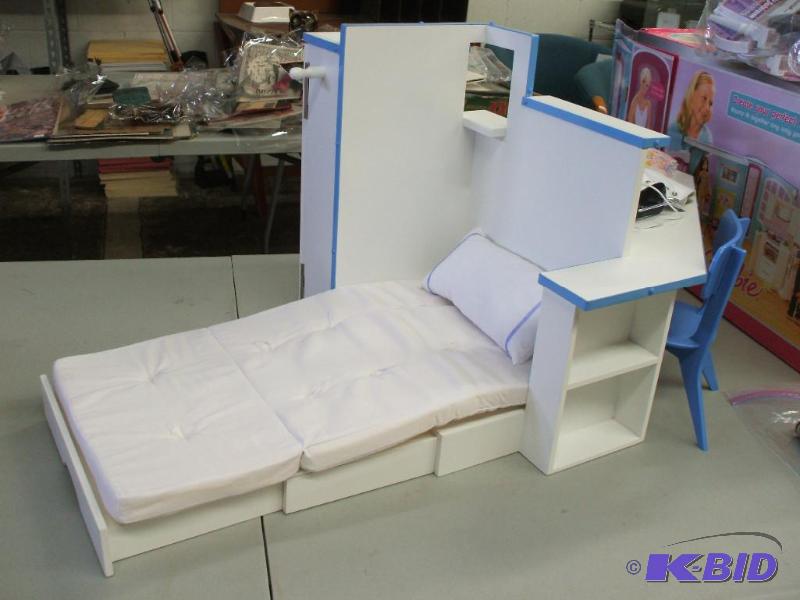 lot 33 image: Mias Bedroom Furniture