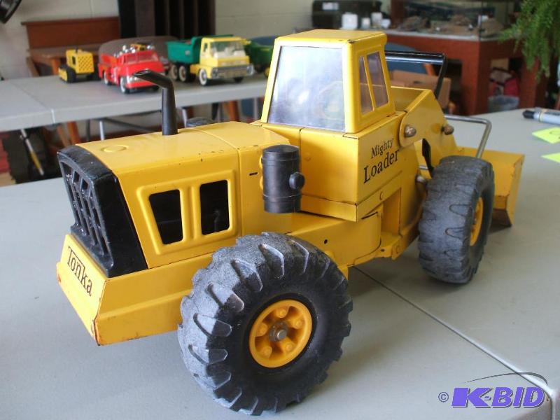 lot 4 image: Mighty Loader