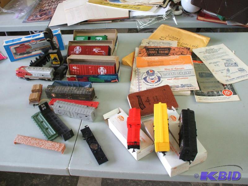 lot 41 image: Lionel Booklets and Trains