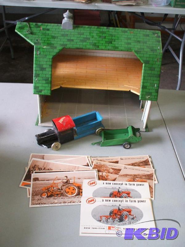lot 44 image: Misc Toys