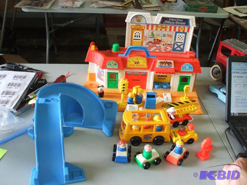 lot 46 image: Fisher-Price