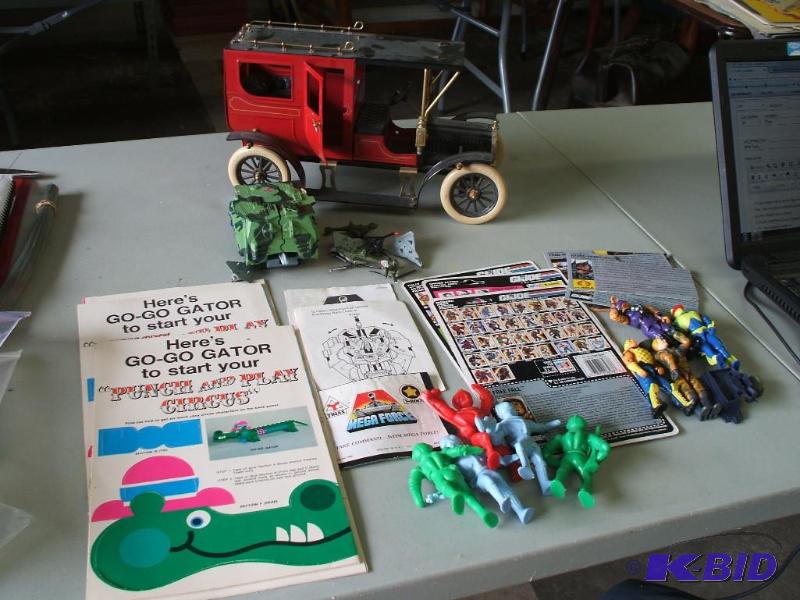 lot 47 image: Misc Toys