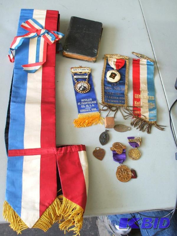 lot 52 image: Fraternal Medals