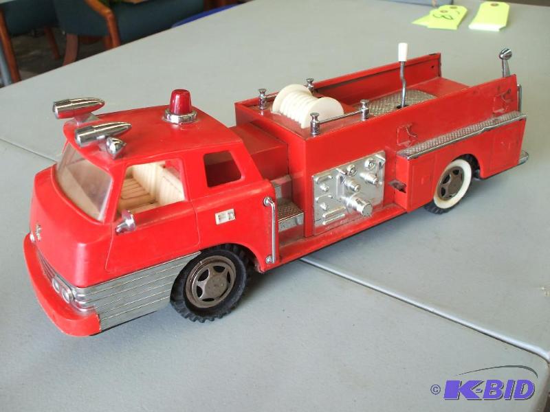 lot 8 image: Firetruck
