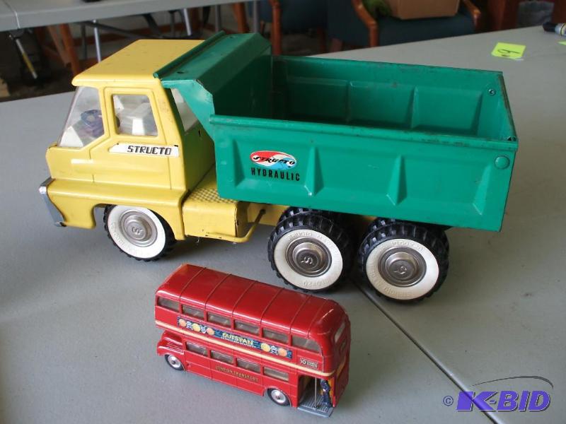 lot 9 image: Turbine Dump Truck