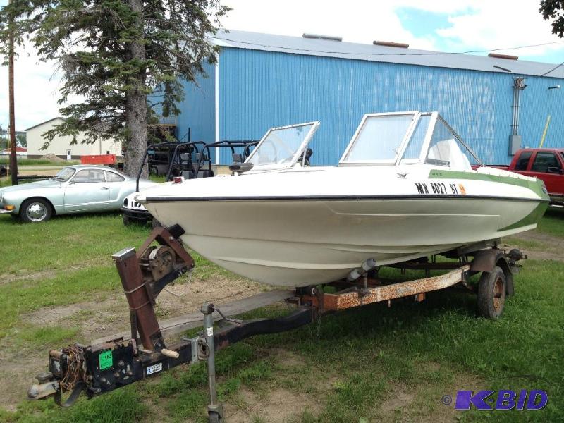 lot 1 image: 1976 Glastron V173 Boat with 105 HP Chrysler Outboard