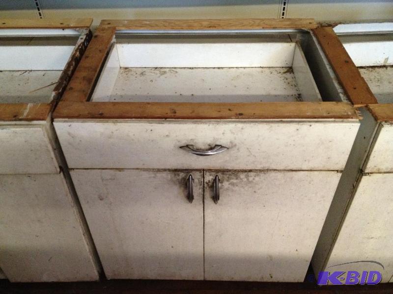 lot 10 image: Shop Cabinet